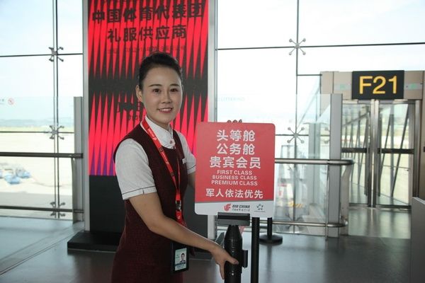 王怡：用心、用情、用愛工作的國航重慶地服人